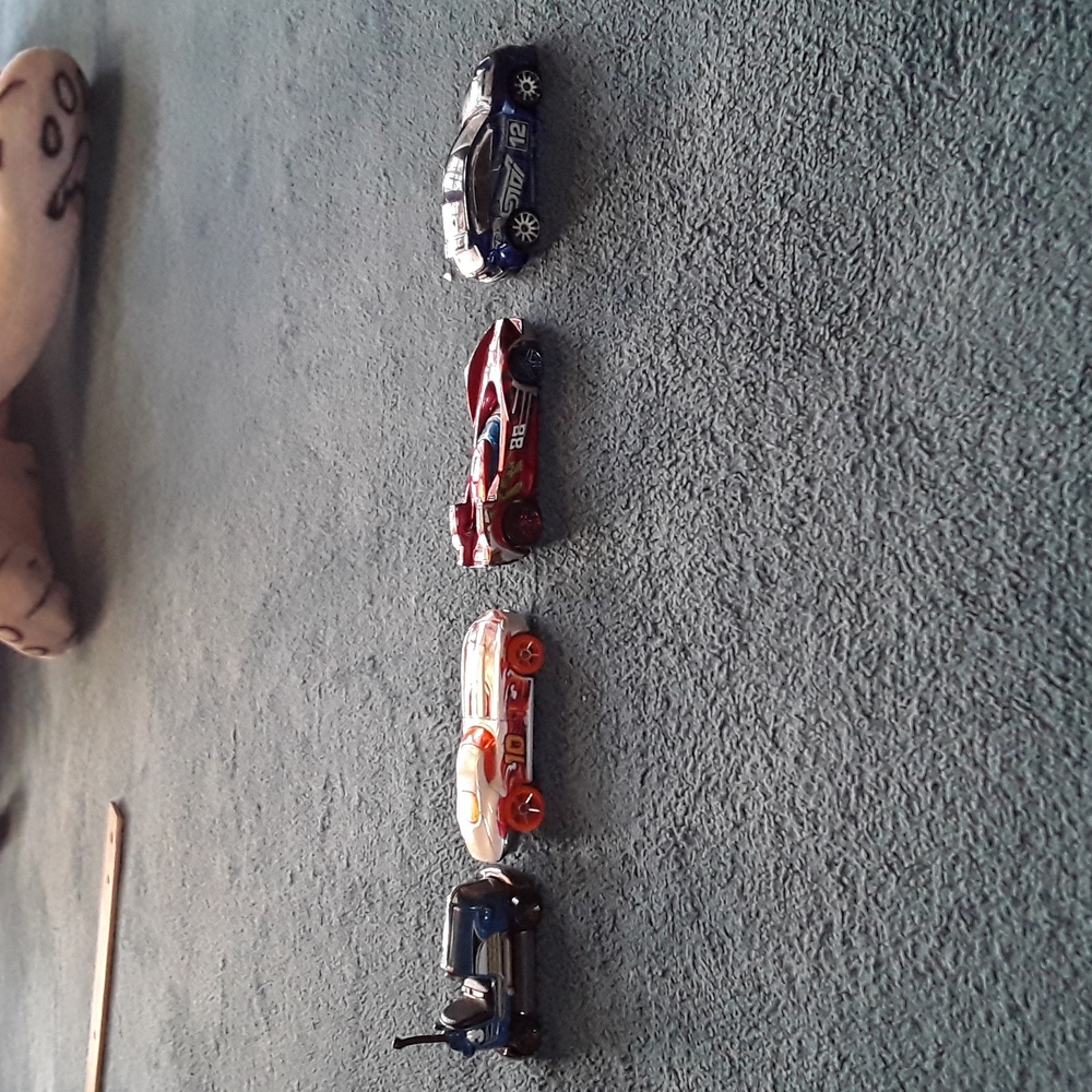 14 Hotwheel cars playset, In mint condition - Picture 5 of 6